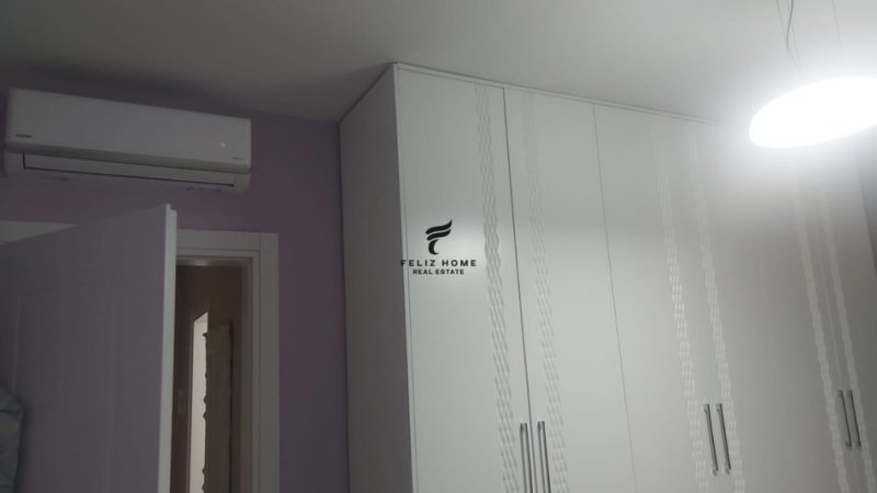 Tirane, jepet me qera apartament 2+1+Ballkon Kati 5, 87 m² 600 € (CASA ITALIA)