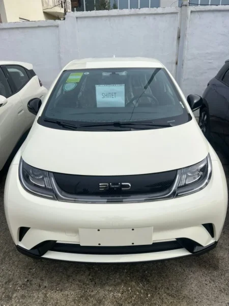 Tirane, shes makine elektrike BYD Elektrike, gri metalizato automatik Klima