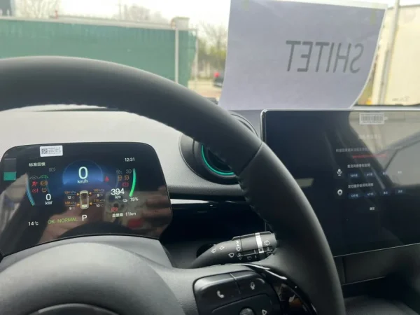 Tirane, shes makine elektrike BYD Elektrike, gri metalizato automatik Klima