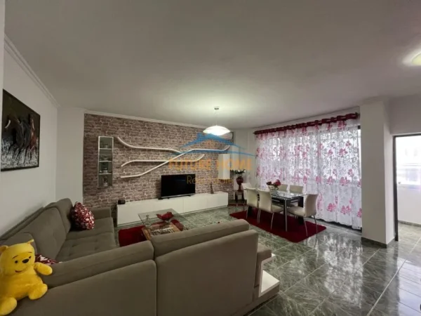 Tirane, jepet me qera apartament 2+1+Aneks+Ballkon Kati 11, 117 m² 650 € (21 dhjetori)