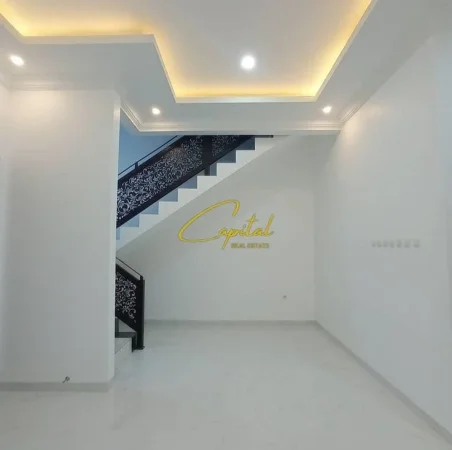 Tirane, jepet me qera ambjent biznesi Kati 3, 240 m² 7.000 € (ISH BLLOKU)