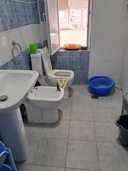 Tirane, jepet me qera apartament 2+1+Ballkon Kati 5, 80 m² 450 € (ALI DEMI)