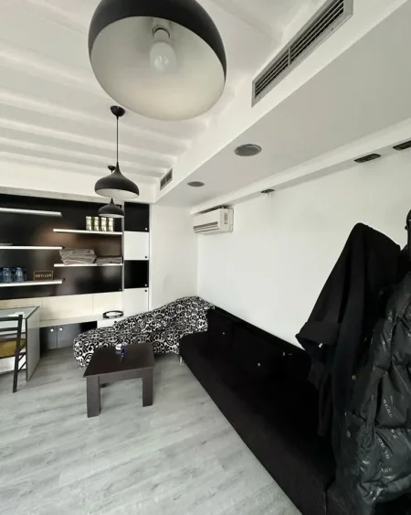 Tirane, shitet dyqan , 60 m² (MYSLYM SHYR)