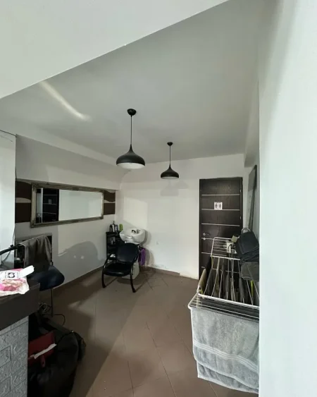 Tirane, shitet dyqan , 60 m² (MYSLYM SHYR)