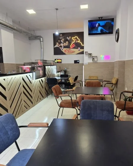 Tirane, jepet me qera bar-resorant Kati 0, 50 m² 1.000 € 