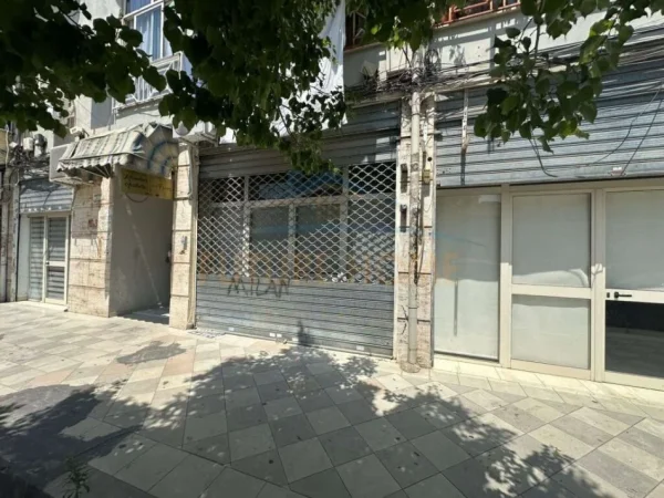 Tirane, shitet ambjent biznesi Kati 1, 30 m² 95.000 € (KOMUNA E PARISIT)