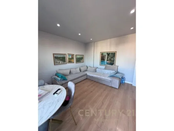 Tirane, shitet apartament 1+1 Kati 4, 74 m² 135.000 € (Osman Jonuzi)