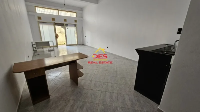 Vlore, shitet ambjent biznesi Kati 0, 50 m² 75.000 € (Rruga Pelivan Leskaj)