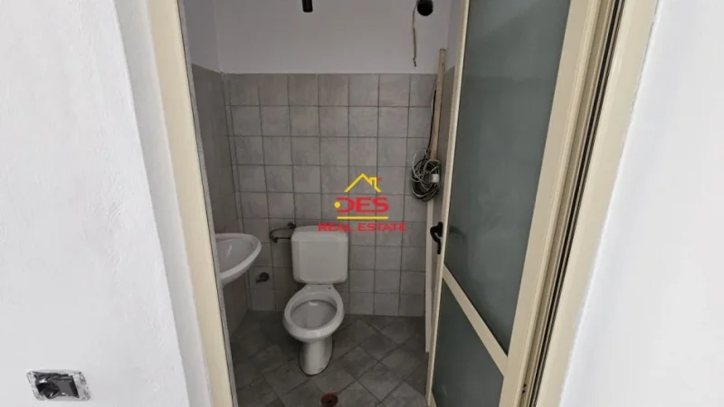 Vlore, shitet ambjent biznesi Kati 0, 50 m² 75.000 € (Rruga Pelivan Leskaj)