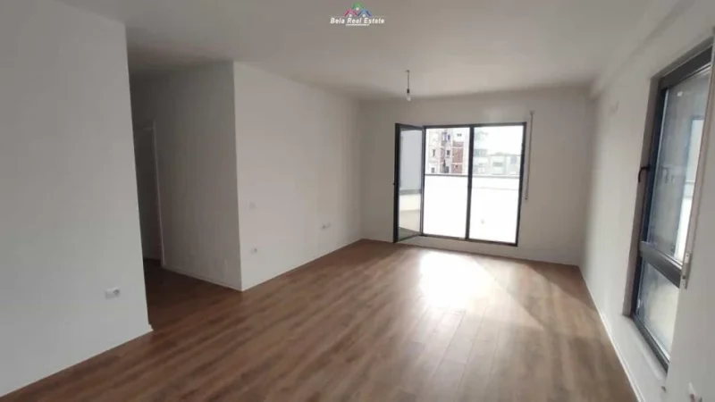 Tirane, shes apartament 2+1 Kati 1, 276 m² 288.600 € (porcelan)