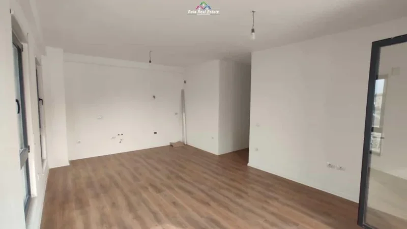 Tirane, shes apartament 2+1 Kati 1, 276 m² 288.600 € (porcelan)