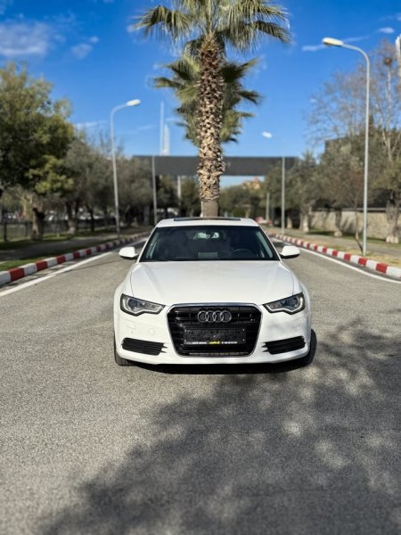 Tirane, shitet makine Audi A6 Nafte, e bardhë automatik Klima 166.000 km 10.500 €