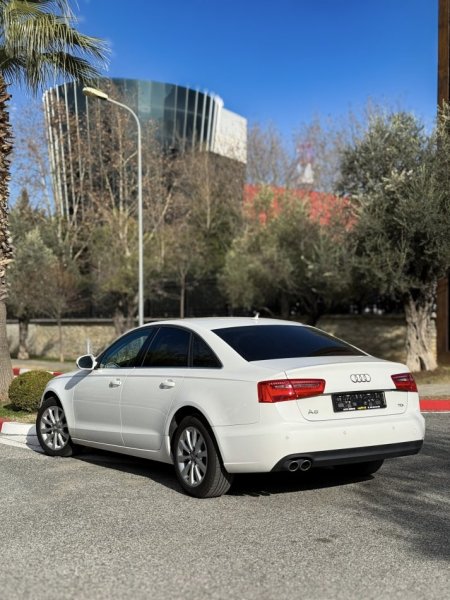 Tirane, shitet makine Audi A6 Nafte, e bardhë automatik Klima 166.000 km 10.500 €