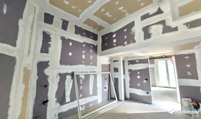 Shitet Penthouse Unik: ME CMIM TE CMENDUR 🔥770€/m2* -  3+1 (359m2) + 2 Vende Parkimi Personale ME LARTESI 5.2M deri 3M + Verande Gjigande Me Pamje Fantastike  ( 📍 Rezidenca G&P - K. E Diellit ) Ndertim I V 2020, Cilesi Premium Ndertimi, Me Ashensor