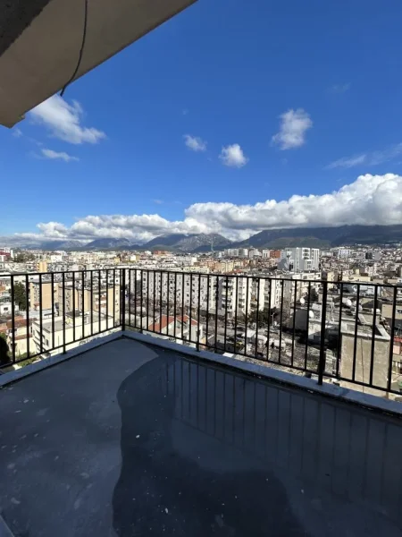 Tirane, shitet apartament 2+1+Ballkon Kati 8, 159 m² 245.000 € (Rruga Qemal Stafa)