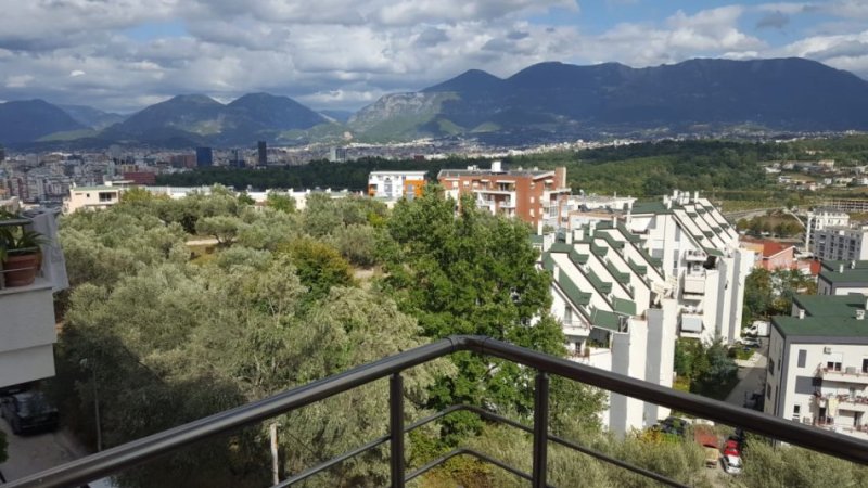 Tirane, jepet me qera apartament 2+1+Ballkon Kati 3, 90 m² 680 € (Rruga Peti)