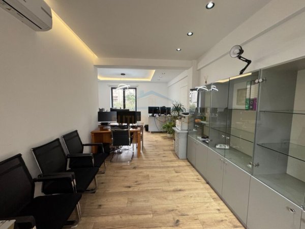 Tirane, jepet me qera ambjent biznesi Kati 1, 72 m² 1.000 € (ZOGU I ZI)