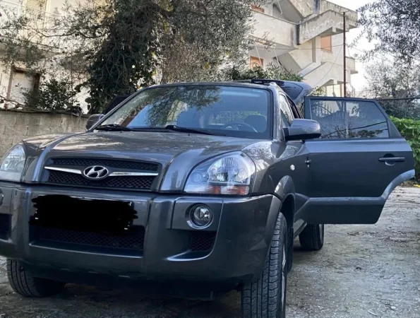 Tirane, shes SUV | Hyundai Tucson Nafte, gri e erret automatik Kondicioner 190.000 km 10.000 €