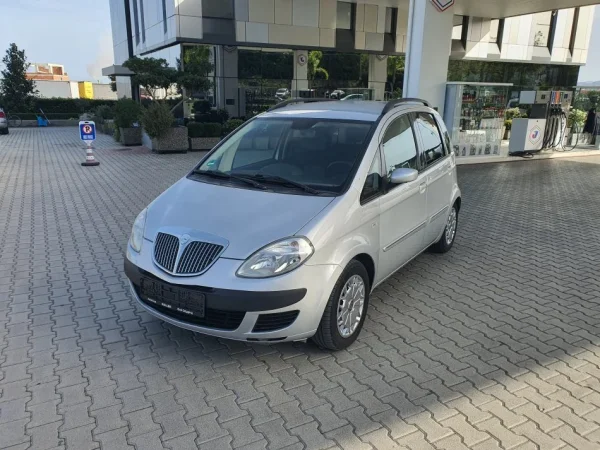 Fier, shitet Lancia Benzin+Gaz, gri metalizato manuale Kondicioner 178.000 km 2800 €
