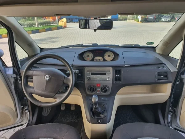 Fier, shitet Lancia Benzin+Gaz, gri metalizato manuale Kondicioner 178.000 km 2800 €