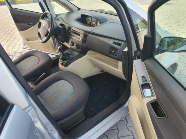 Fier, shitet Lancia Benzin+Gaz, gri metalizato manuale Kondicioner 178.000 km 2800 €