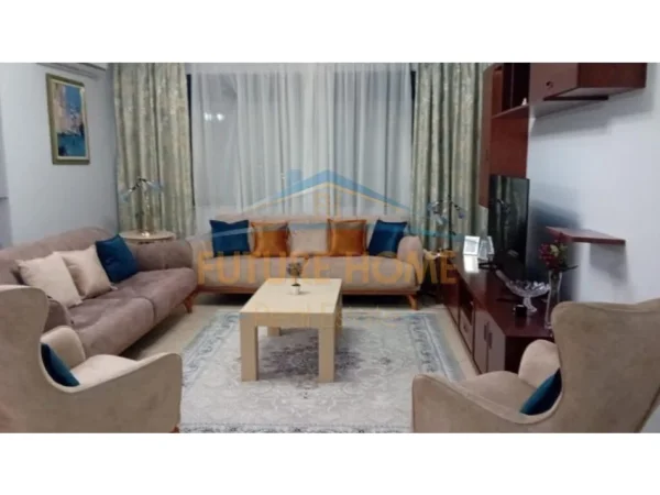Tirane, jepet me qera apartament 2+1+Ballkon Kati 4, 124 m² 1.000 € (RRUGA FAIK KONICA)
