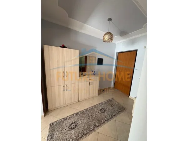 Tirane, jepet me qera apartament 2+1+Ballkon Kati 4, 124 m² 1.000 € (RRUGA FAIK KONICA)