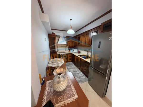 Tirane, jepet me qera apartament 2+1+Ballkon Kati 4, 124 m² 1.000 € (RRUGA FAIK KONICA)
