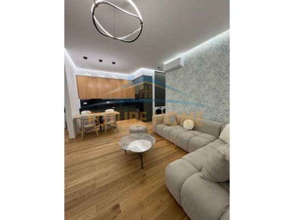 Tirane, jap me qera apartament 2+1+Ballkon Kati 7, 114 m² 1.500 € (RRUGA E KAVAJES)
