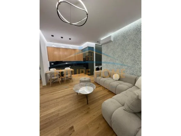 Tirane, jap me qera apartament 2+1+Ballkon Kati 7, 114 m² 1.500 € (RRUGA E KAVAJES)