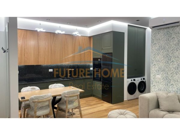Tirane, jap me qera apartament 2+1+Ballkon Kati 7, 114 m² 1.500 € (RRUGA E KAVAJES)