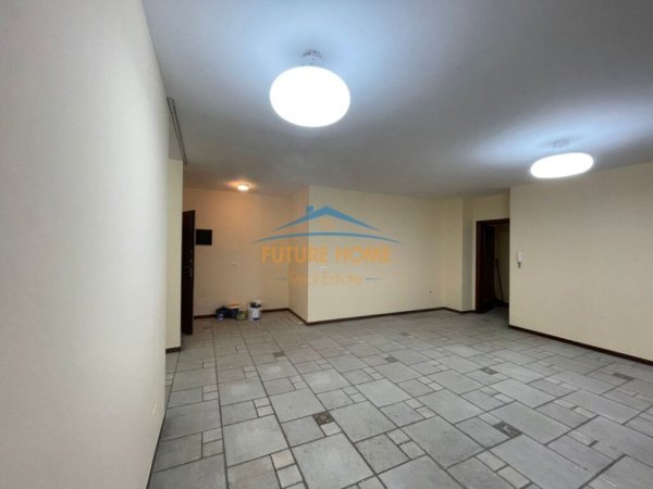 Tirane, jepet me qera zyre Kati 3, 108 m² 1.000 € (MYSLYM SHYRI)