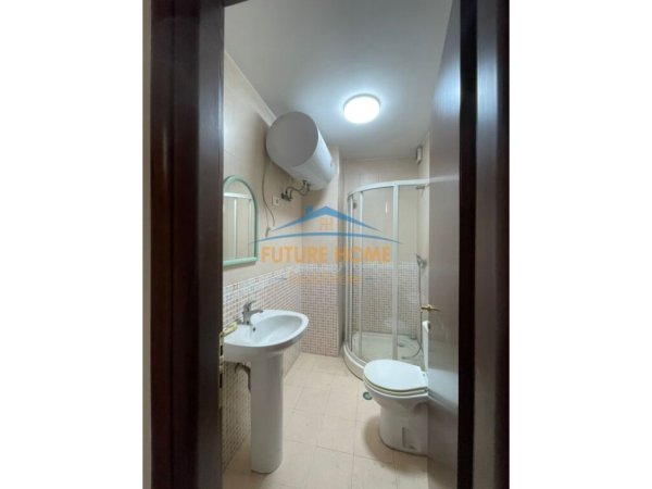 Tirane, jepet me qera zyre Kati 3, 108 m² 1.000 € (MYSLYM SHYRI)