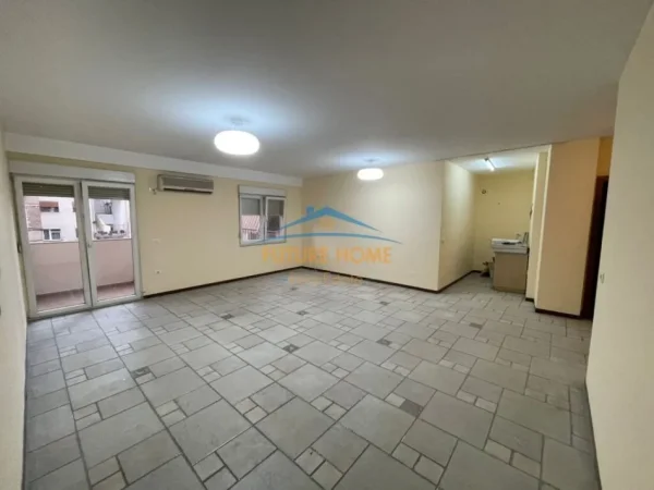 Tirane, jepet me qera zyre Kati 3, 108 m² 1.000 € (MYSLYM SHYRI)