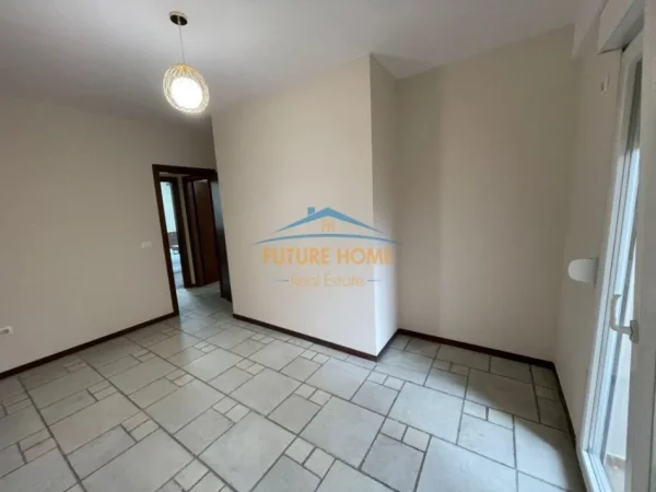 Tirane, jepet me qera zyre Kati 3, 108 m² 1.000 € (MYSLYM SHYRI)
