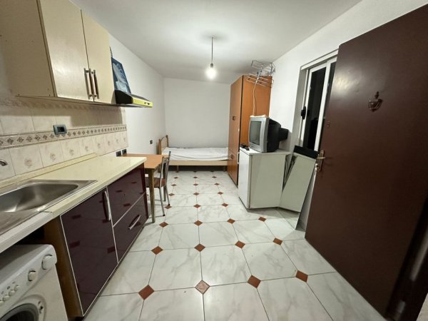 Tirane, jap me qera garsonier , 1.800 € (Preng Doci)