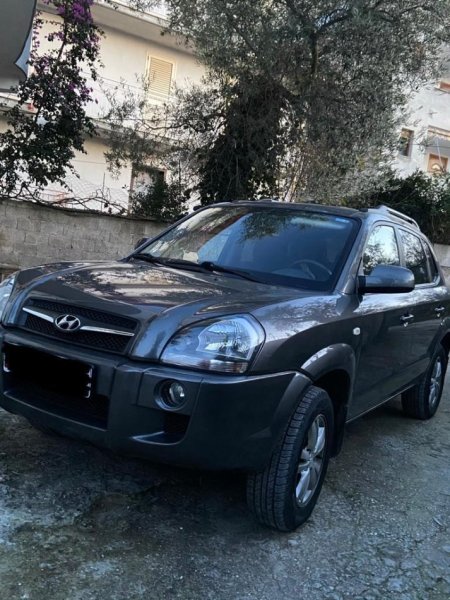 Tirane, shes SUV | Fuoristrad | Xhip Hyundai Nafte, gri e erret automatik Kondicioner 190.000 km 10.000 €