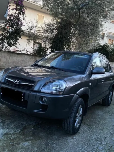 Tirane, shes SUV | Fuoristrad | Xhip Hyundai Nafte, gri e erret automatik Kondicioner 190.000 km 10.000 €