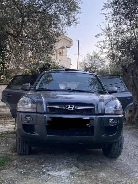 Tirane, shes SUV | Fuoristrad | Xhip Hyundai Nafte, gri e erret automatik Kondicioner 190.000 km 10.000 €