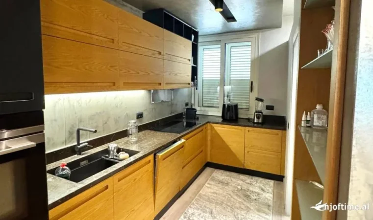 SHITET: AARTAMENT 3+1+2wc Vendodhje Fantastike, 📌 Lungo-Mare (vija e pare)- 100% E Re e investuar nga Fillimi- Ka Pamje te Lire nga deti **** 530.000 Euro*** 🧨