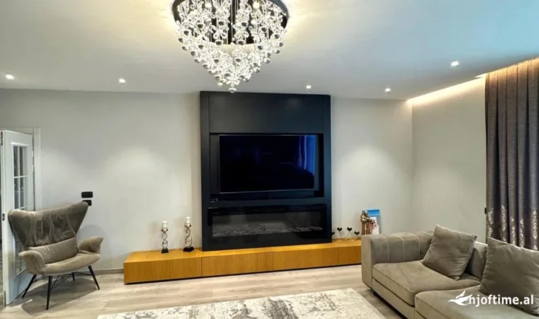 SHITET: AARTAMENT 3+1+2wc Vendodhje Fantastike, 📌 Lungo-Mare (vija e pare)- 100% E Re e investuar nga Fillimi- Ka Pamje te Lire nga deti **** 530.000 Euro*** 🧨