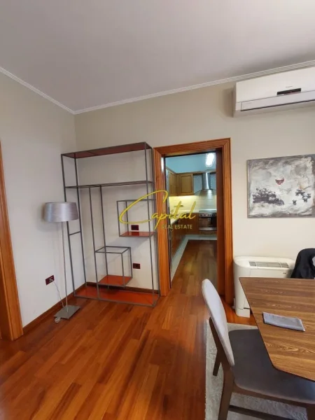 Tirane, jepet me qera apartament 3+1 Kati 5, 163 m² 1.500 € (LIQENI ARTIFICIAL)