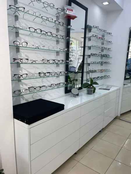 Tirane, shes SHITET BIZNES OPTIKE TEK RRUGA E KAVAJES 17.999 €