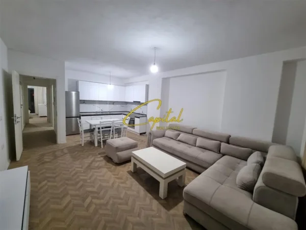 Tirane, jepet me qera apartament 2+1 Kati 1, 110 m² 650 € (ALI DEMI)