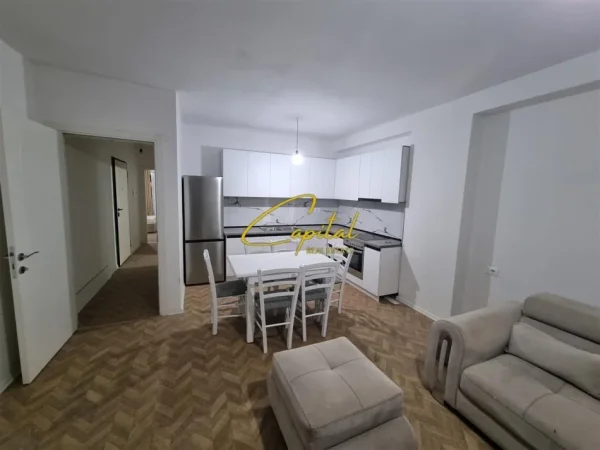 Tirane, jepet me qera apartament 2+1 Kati 1, 110 m² 650 € (ALI DEMI)