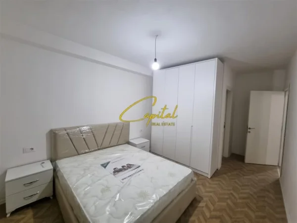 Tirane, jepet me qera apartament 2+1 Kati 1, 110 m² 650 € (ALI DEMI)