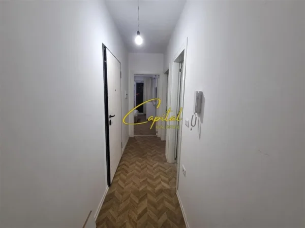 Tirane, jepet me qera apartament 2+1 Kati 1, 110 m² 650 € (ALI DEMI)