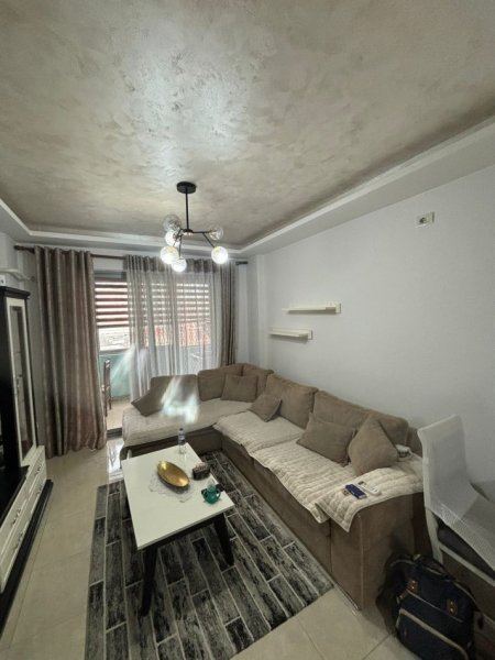 Tirane, jepet me qera apartament 2+1+Aneks+Ballkon Kati 4, 100 m² 400 € (bathore)
