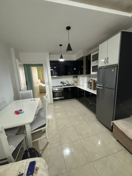 Tirane, jepet me qera apartament 2+1+Aneks+Ballkon Kati 4, 100 m² 400 € (bathore)