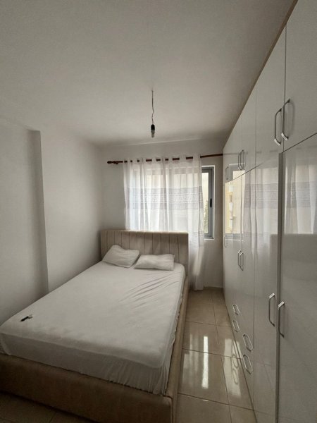 Tirane, jepet me qera apartament 2+1+Aneks+Ballkon Kati 4, 100 m² 400 € (bathore)